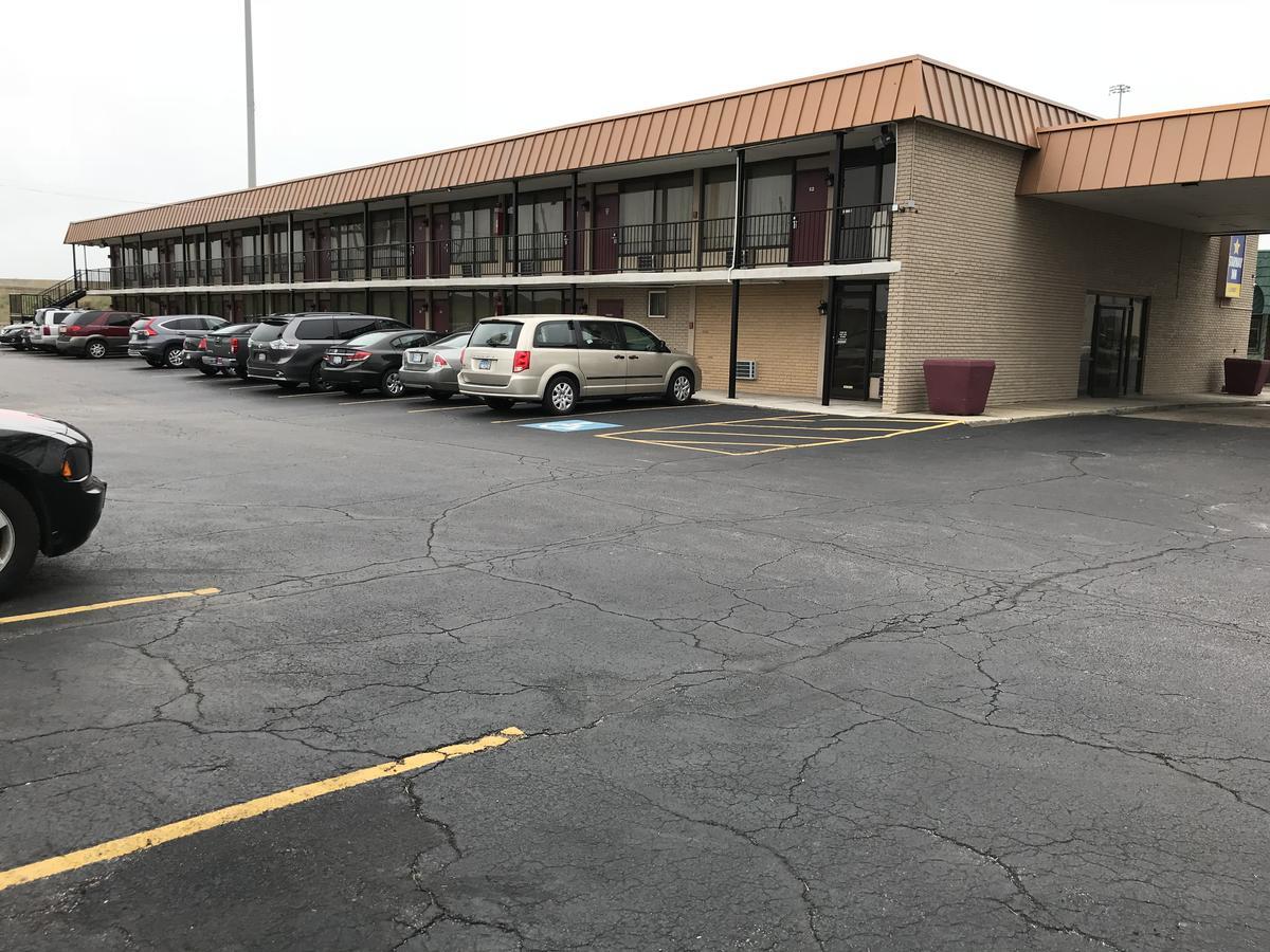 Starway Inn Lansing Exterior photo